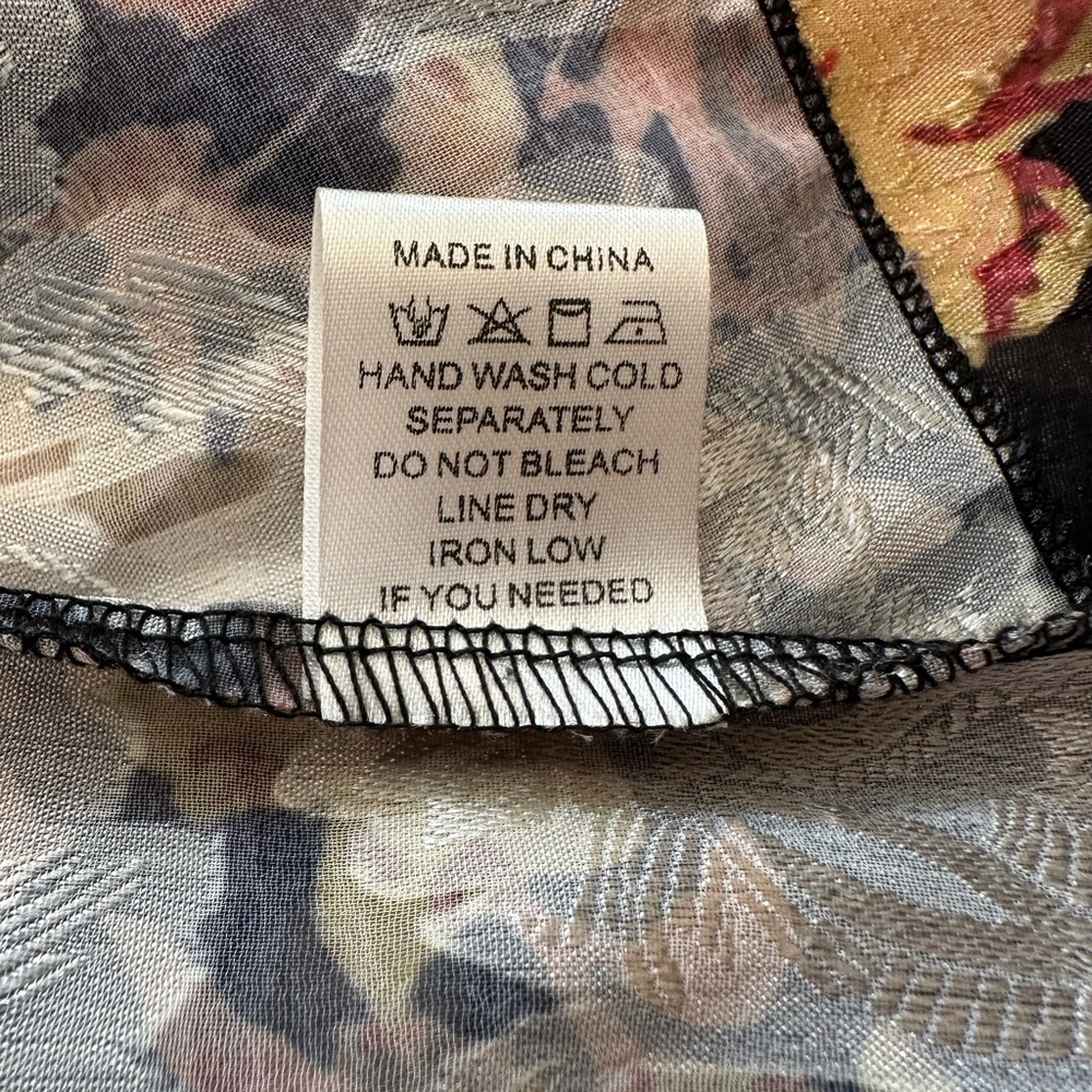 A Peach Women's Black Floral V-Neck Adjustable Spaghetti Strap Tank Large - Picture 4 of 6